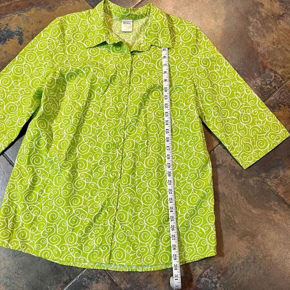 Blair Women’s Green Swirl Button Down Three Quarter Sleeve Blouse - Picture 4 of 8